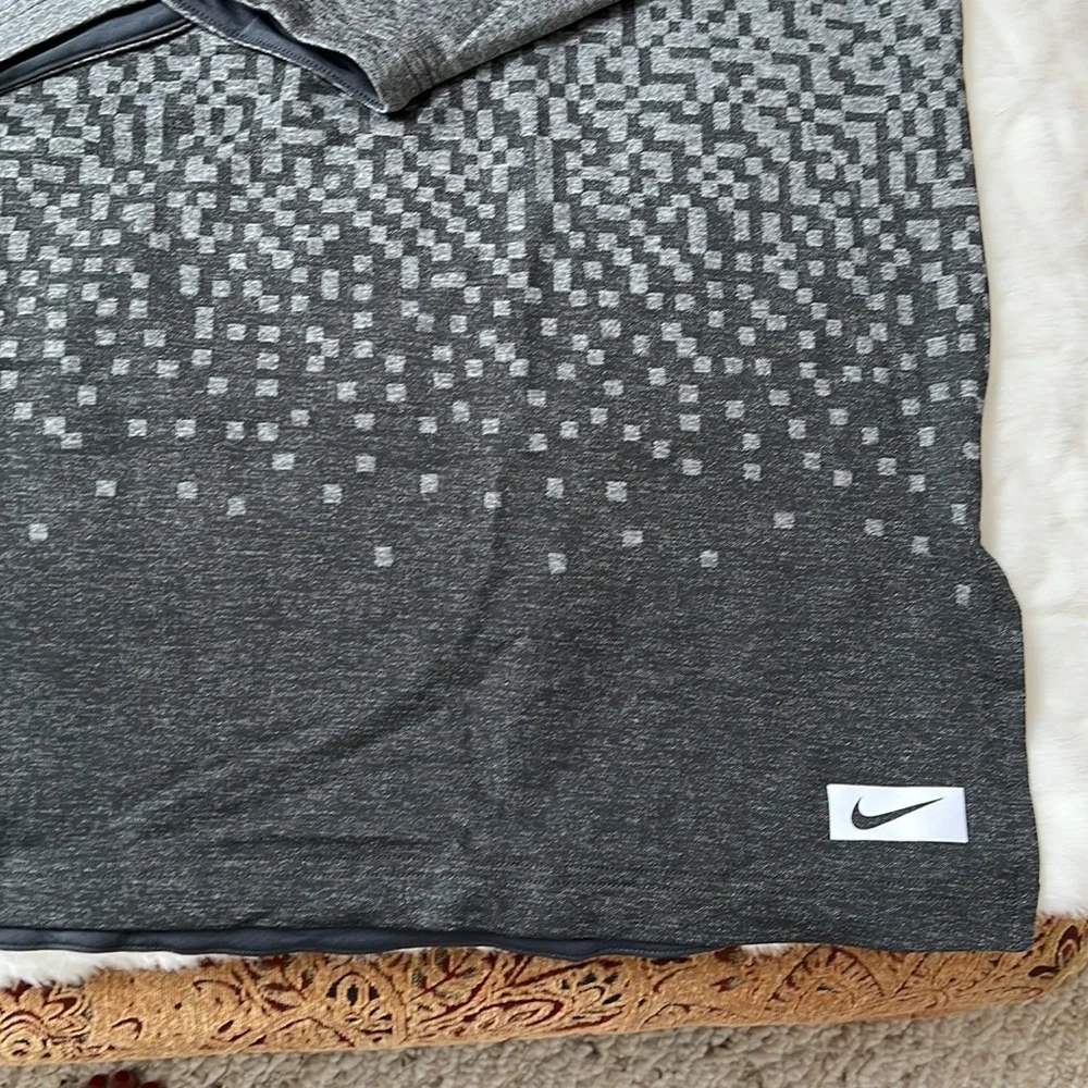 Nike sweatshirt - Picture 2 of 11